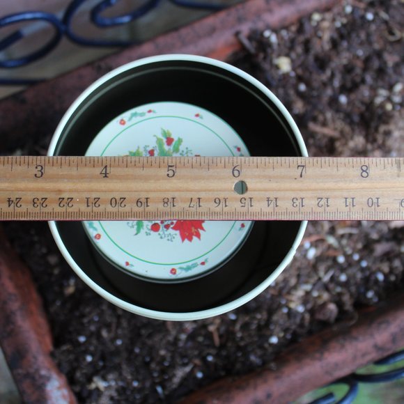 Hartin International Vintage holiday nesting tins pair of 2 - poinsettias - Picture 8 of 11